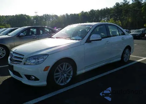 2009 Mercedes-Benz C300 4 Matic z USA, uszkodzony, nr VIN WDDGF81X59F271806